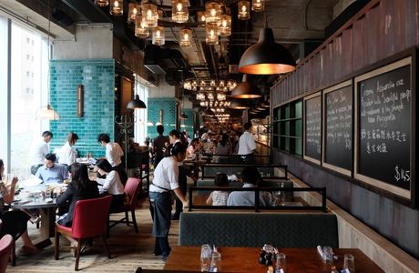 Oliver's Bar & Restaurant