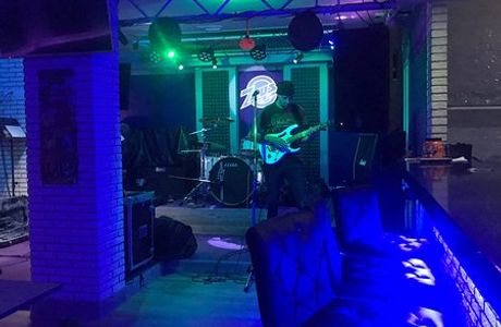 Zeus Rock Bar