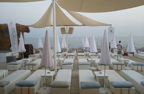 Seaside Beach Lounge