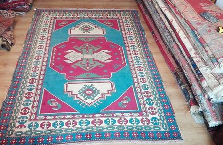 Old Orient Carpet and Kilim Bazaar