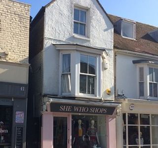 She Who Shops