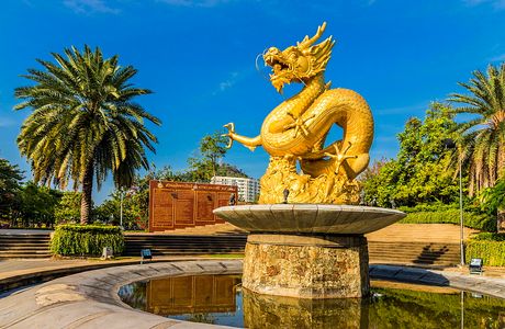 Hai Leng Ong statue (golden dragon monument)