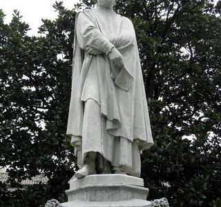 Monumento a Francesco Petrarca