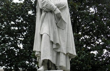 Monumento a Francesco Petrarca