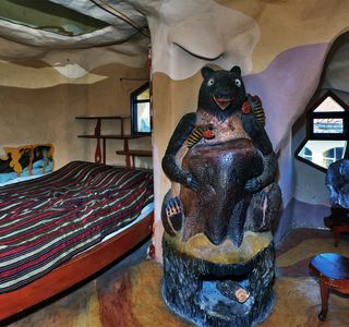 Hang Nga Guest House and Art Gallery