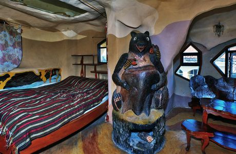 Hang Nga Guest House and Art Gallery