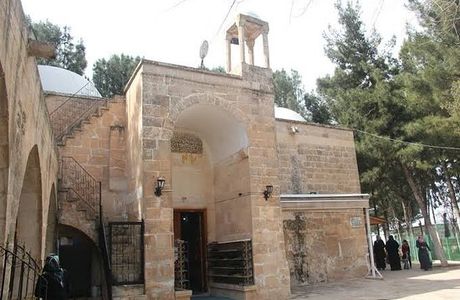 Hayat Bin Kays El Harrani Turbe ve Camisi