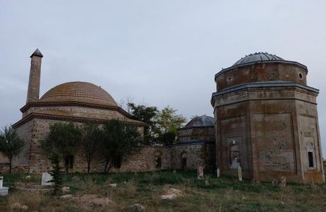 Uryan Baba Turbesi