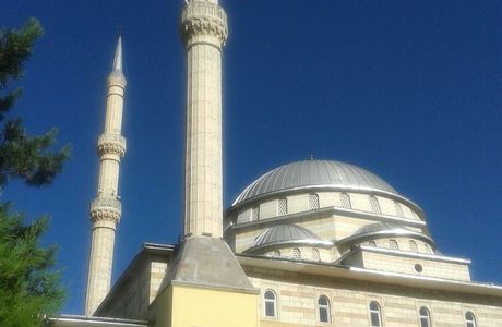Solakzade Camii