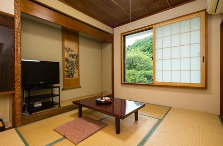 Oyashirazu Piapaku Jade Folk Museum