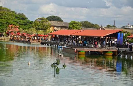 Pettah Floating Market