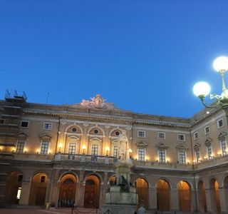 Piazza Giacomo Leopardi e Palazzo Comunale
