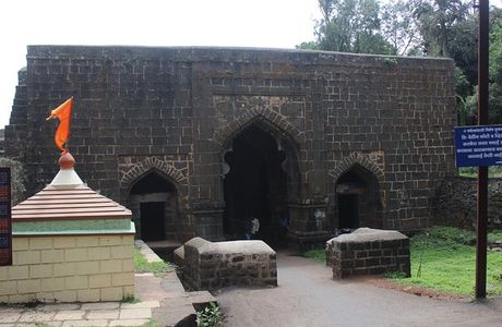 Teen Darwaza