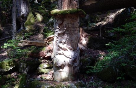 Sentiero della Meditazione alla Cappella e Sentiero delle Fiabe