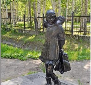 Sculptures Shkolnik i Shkolnitsa