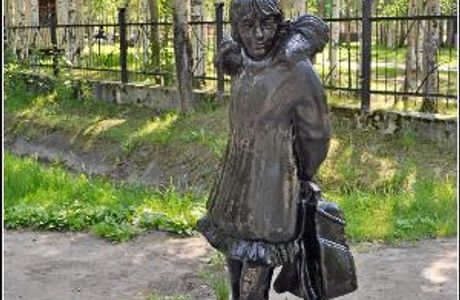 Sculptures Shkolnik i Shkolnitsa