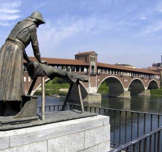 Statua della Lavandaia