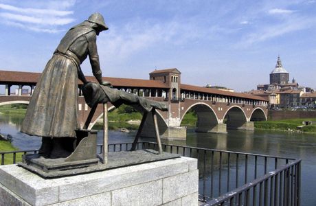 Statua della Lavandaia