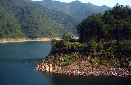 Taohua Pond