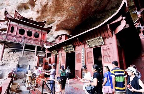 Ganluyan Temple