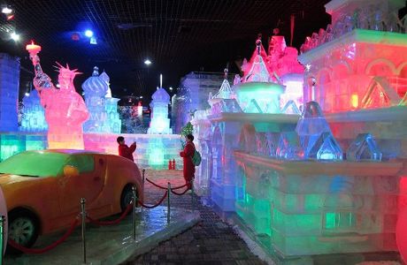 Exhibition Hall of Arts and Crafts of Ice and Snow