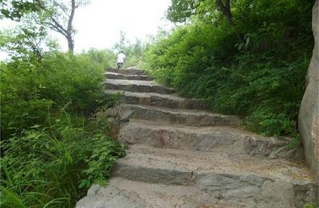 Fenglong Mountain