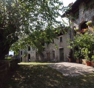 Borgo fortificato di Castel San Pietro