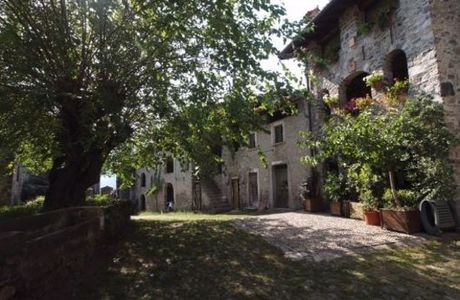 Borgo fortificato di Castel San Pietro
