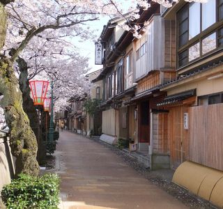 Kazuemachi Tea House Street