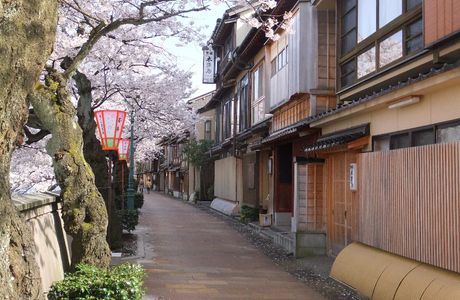 Kazuemachi Tea House Street