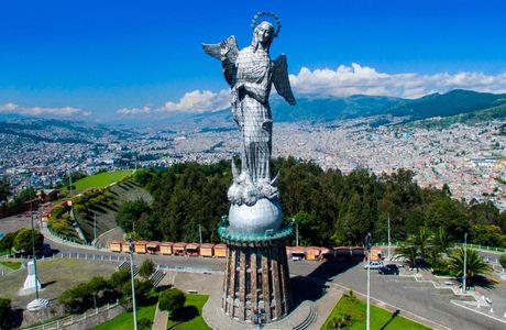 La Virgen del Panecillo