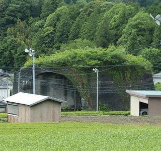 Nihonichi Mijikai Tunnel