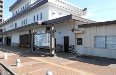 Higashi Hagi Station Tourist Information Center