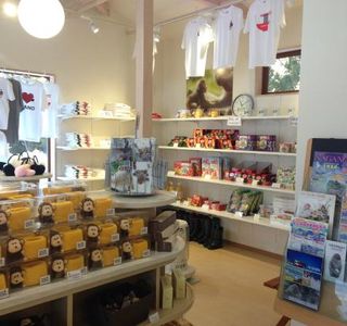 Snow Monkey Resorts Info & Gift Shop