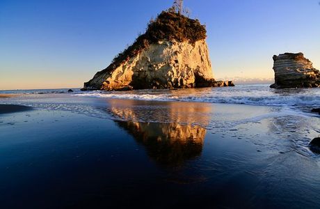 Tsutsugaura Beach