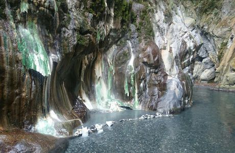 Li Song Hot Spring