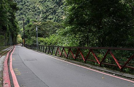 Qingren Trail