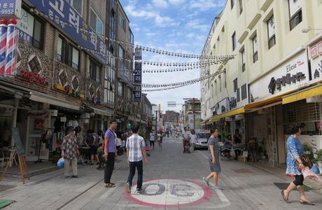 Haenggung-gil Street