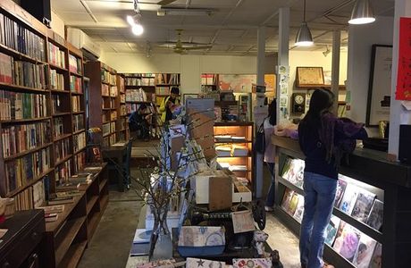 Shi Guang Er Shou Book Store