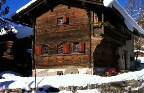 Nutli-Huschi Folk Museum (Heimatmuseum Nutli-Huschi)