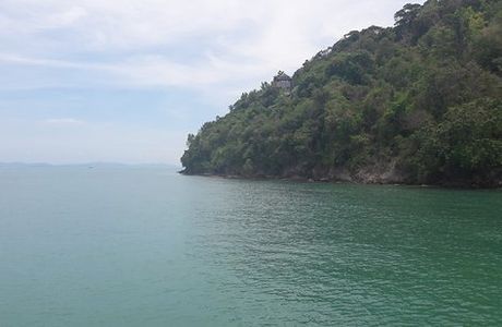 Loh Pared Bay Beach