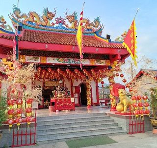 Loem Hu Thai Su Shrine