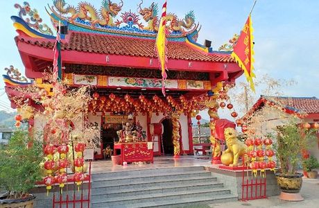 Loem Hu Thai Su Shrine
