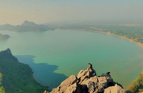 Lom Muak Mountain