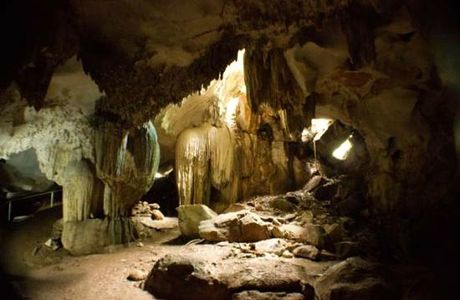 Kaeng Lawa Cave