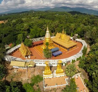 Wat Phra That Chom Thong