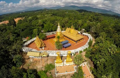 Wat Phra That Chom Thong