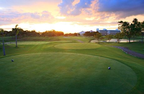 Uniland Golf & Country Club