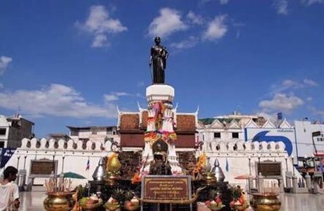 Thao Suranaree (Ya Mo) Monument