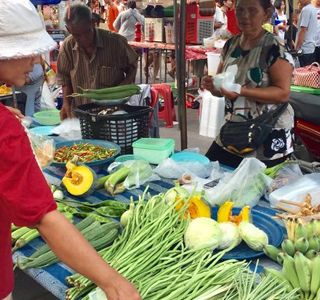 Khanom's Saturday Night, Walking Street Night Market